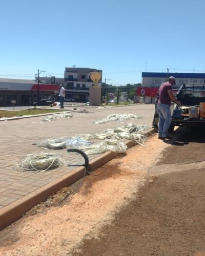 Preparativos para o Natal iniciam na PraÃ§a da Matriz Santâ€™Ana